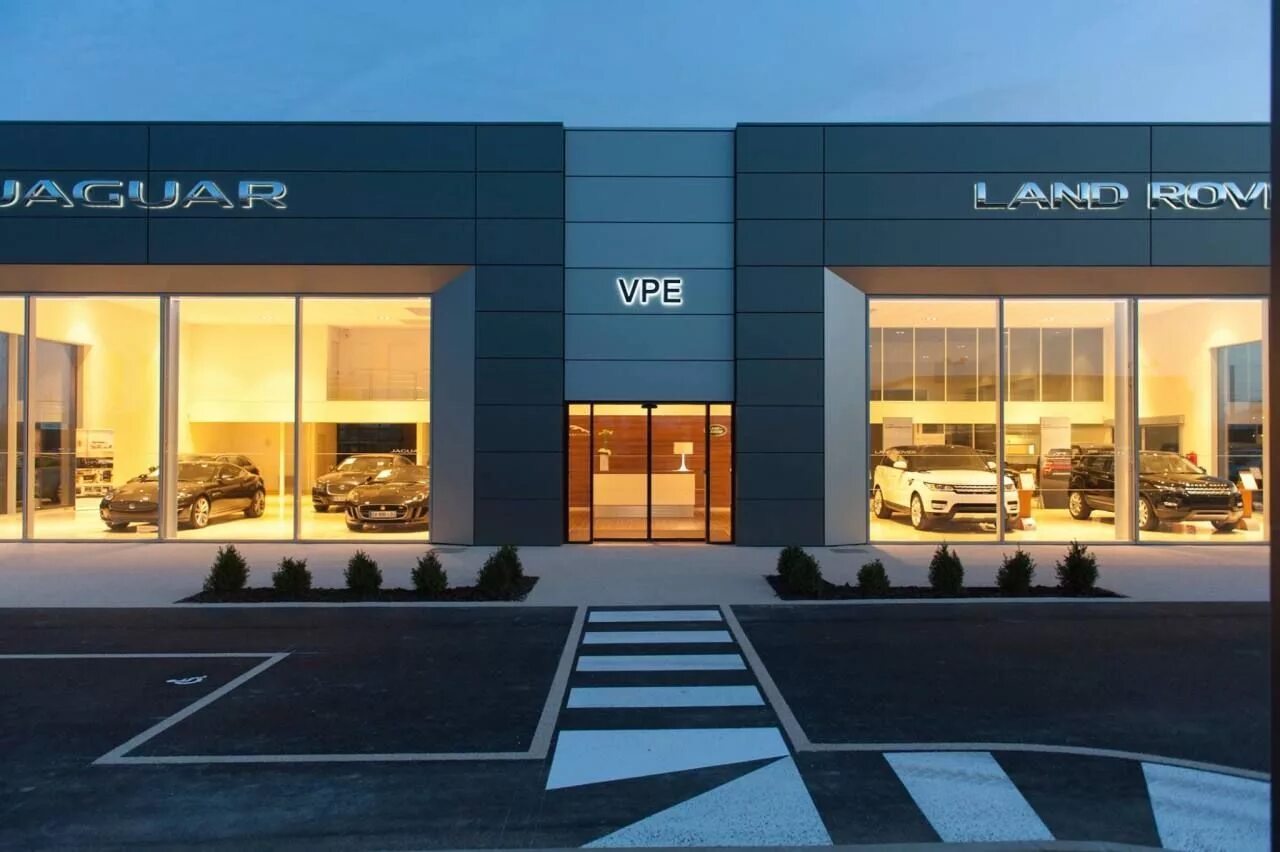 Автосалон экстерьер. Новый курс рузвельта плакат. Автосалон фасад. New dealer. Очередь за покупкой в автосалон.