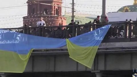 В одессе женщина повесила российский флаг