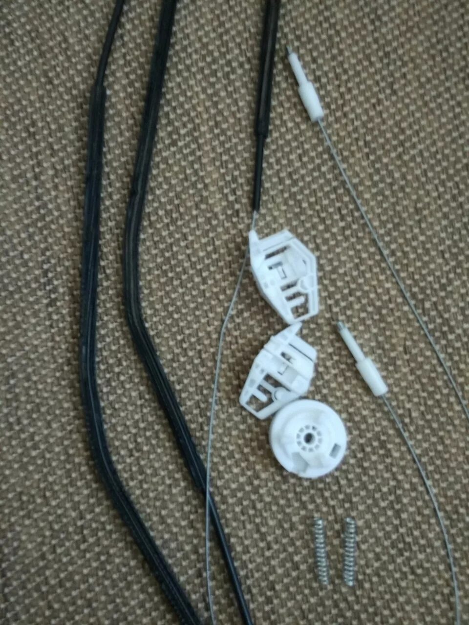 Ремкомплект стеклоподъемника рено меган 2. Тросик стеклоподъемника меган. Рено меган 2 механизм стеклоподъемника. Трос стеклоподъемника меган 2. Стеклоподъемник рено меган 2 передний левый.