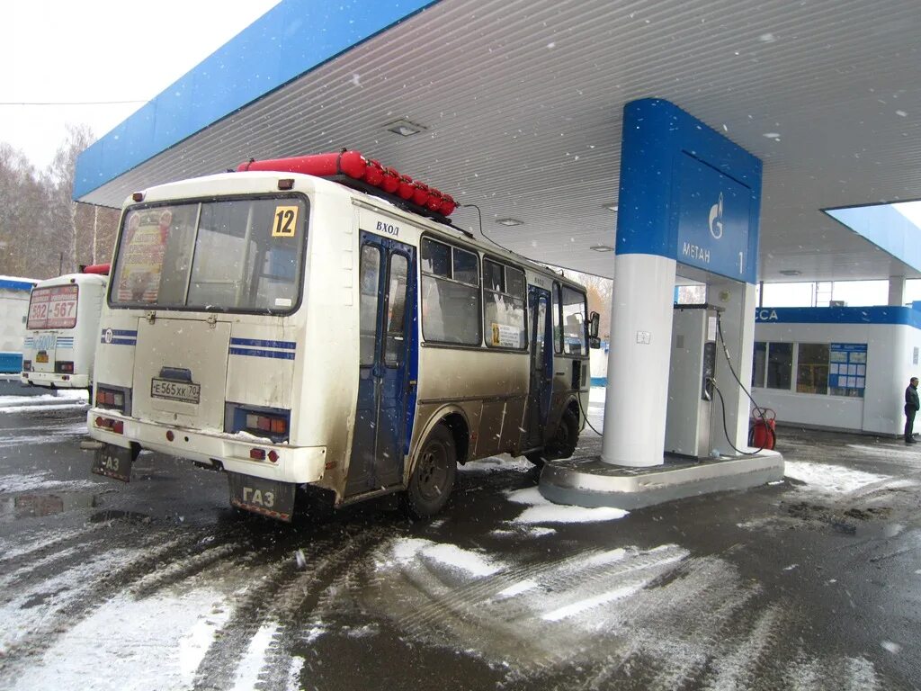 Автобус с газовыми баллонами на крыше. Лиаз на газомоторном топливе. Газовый баллон в автобусе москвы. Газовый баллон в автобусе москвы. Газовый баллон в автобусе москвы.