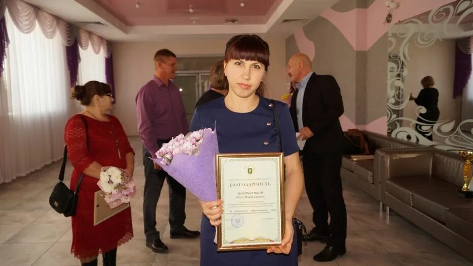 Продавщица. Хохольский лицей воронежская область. Вакансии в хохольский. Вакансии в хохольский. Вакансии в хохольский.