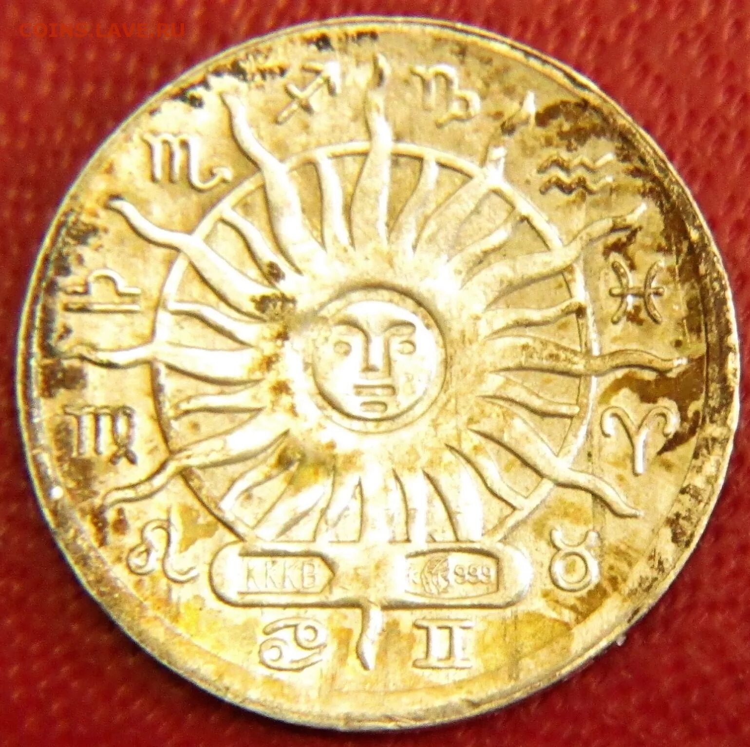 Золотая монета с изображением солнца. Золотые монеты аргентины. Аргентино золотая монета. Монета с солнцем. Монета солнышко.