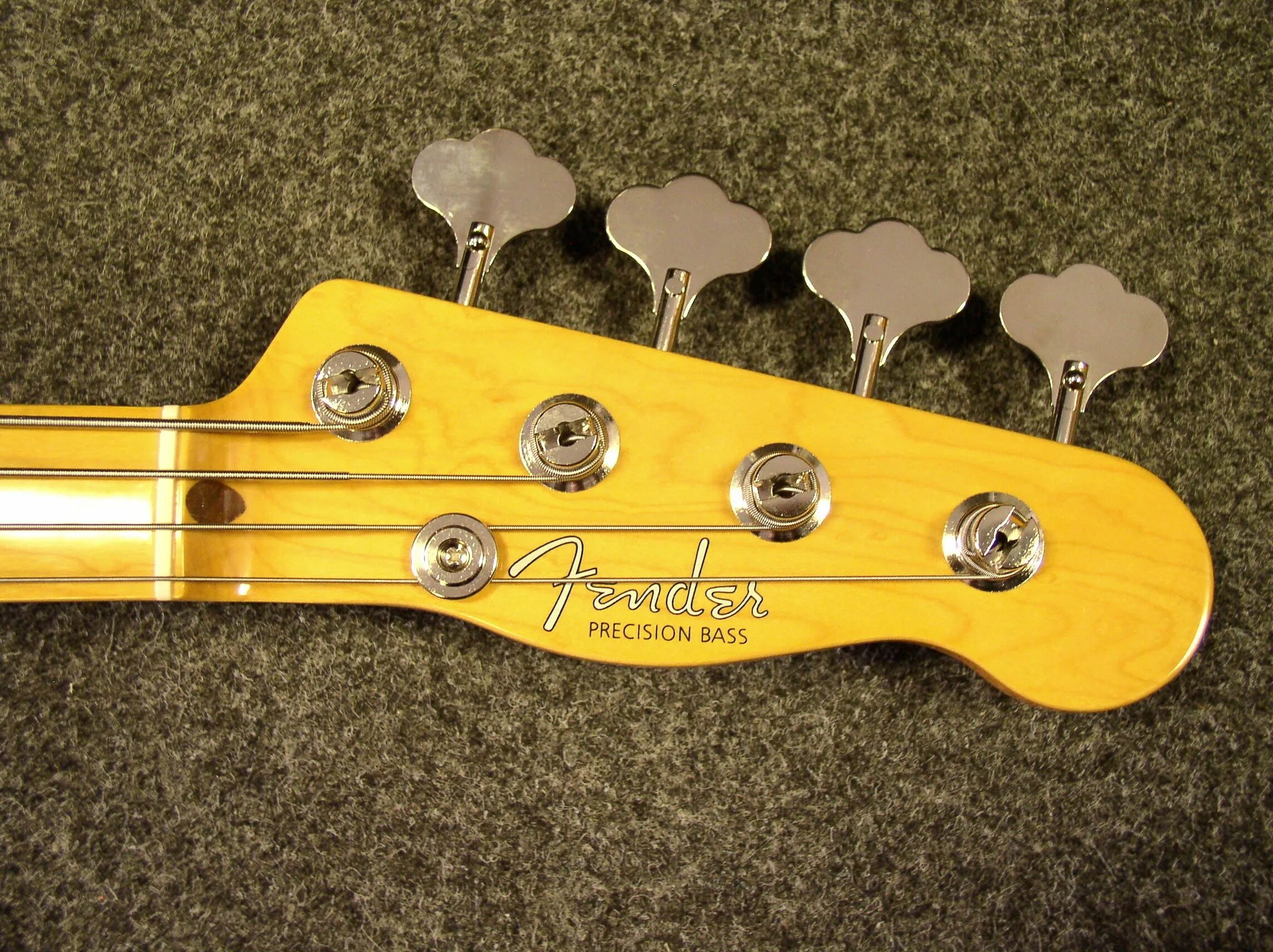 Бас гитара precision. Fender precision bass 1951. fender jazz bass precision. fender precision bass headstock. бас гитара телекастер.