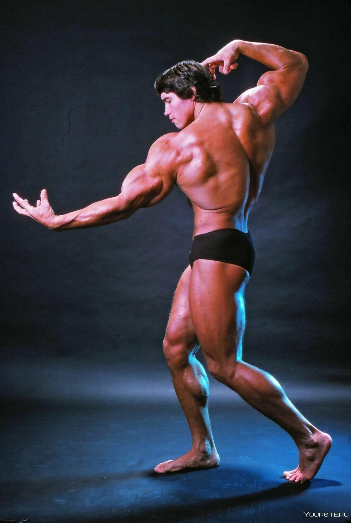 Arnold schwarzenegger позирование. Arnold schwarzenegger bodybuilding. Лунная поза в бодибилдинге. Лунная поза в бодибилдинге. Лунная поза в бодибилдинге.
