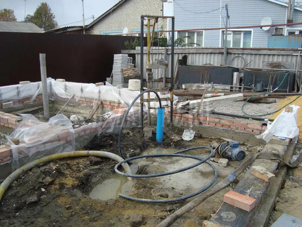 Бурение водяных скважин. Бурение скважин крым нпвх 6 мм. Бурение скважин на воду без заезда на участок. Бур 58 пенза. Буровая 34 пенза.