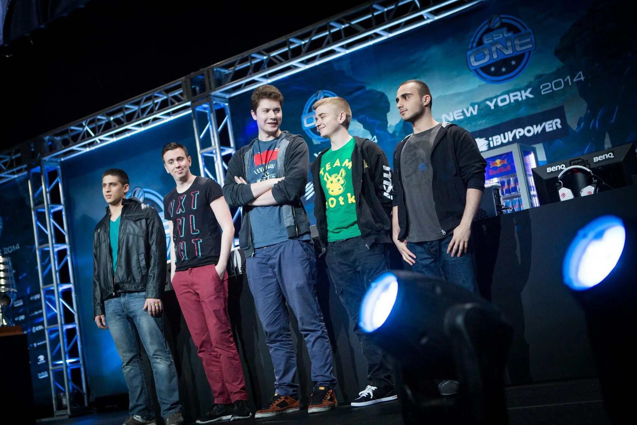 Ден тек. Обои vault tec. 62x51. Fallout vault tec. Cs go tec9 price.