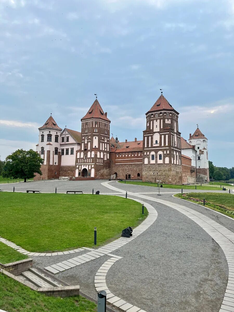 Мирский замок. Мир Несвиж Белоруссия. Минск Несвиж. Минск Несвиж экскурсия.