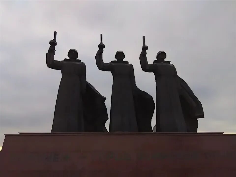 Ук чижовский плацдарм. Статуя воронеж чижовский плацдарм. Мемориальный комплекс «чижовский плацдарм». Мемориал чижовский плацдарм в воронеже. Чижовский плацдарм зал памяти.