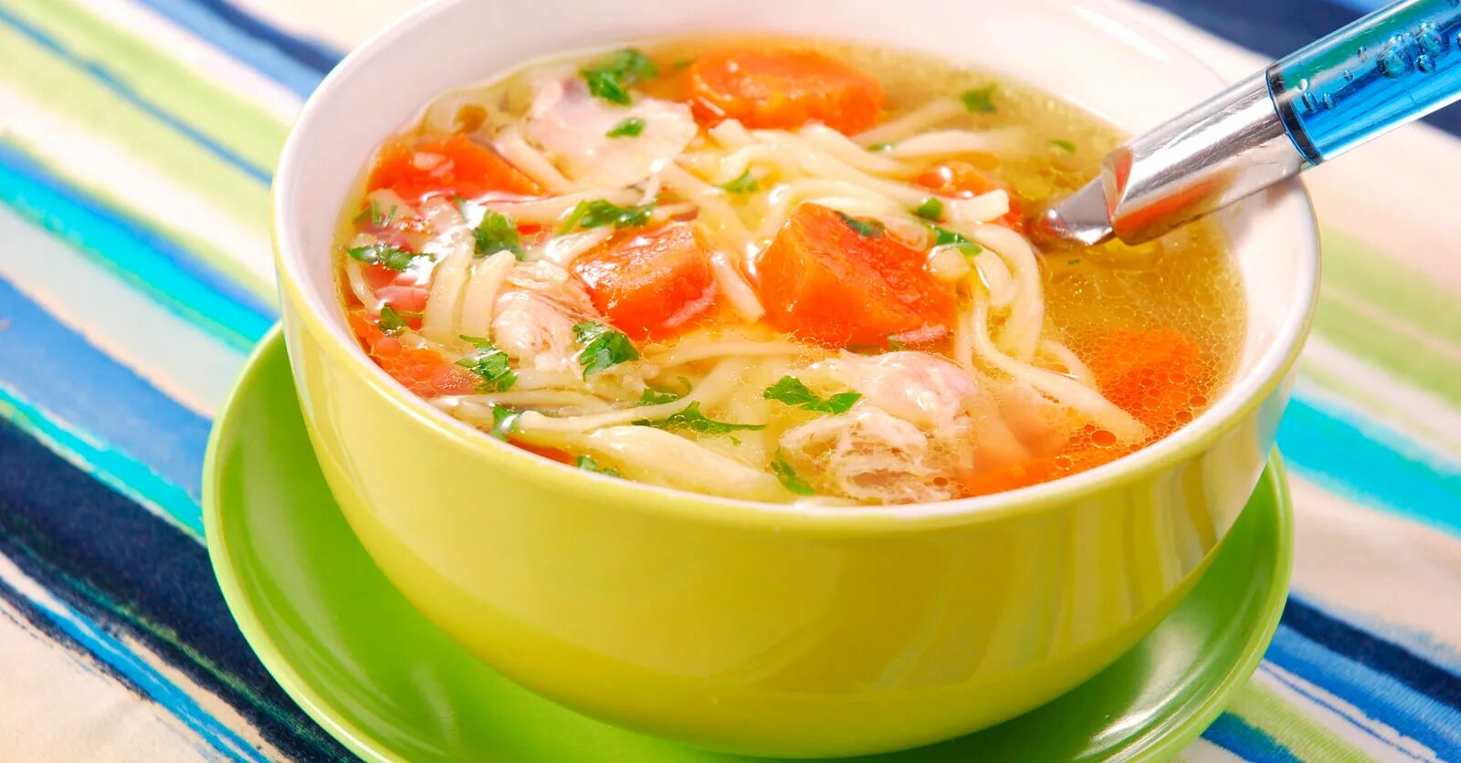 Суп с окорочком. Суп куриный вермишелевый. Для супа. Овощной суп с лапшой. Куриный суп с овощами.