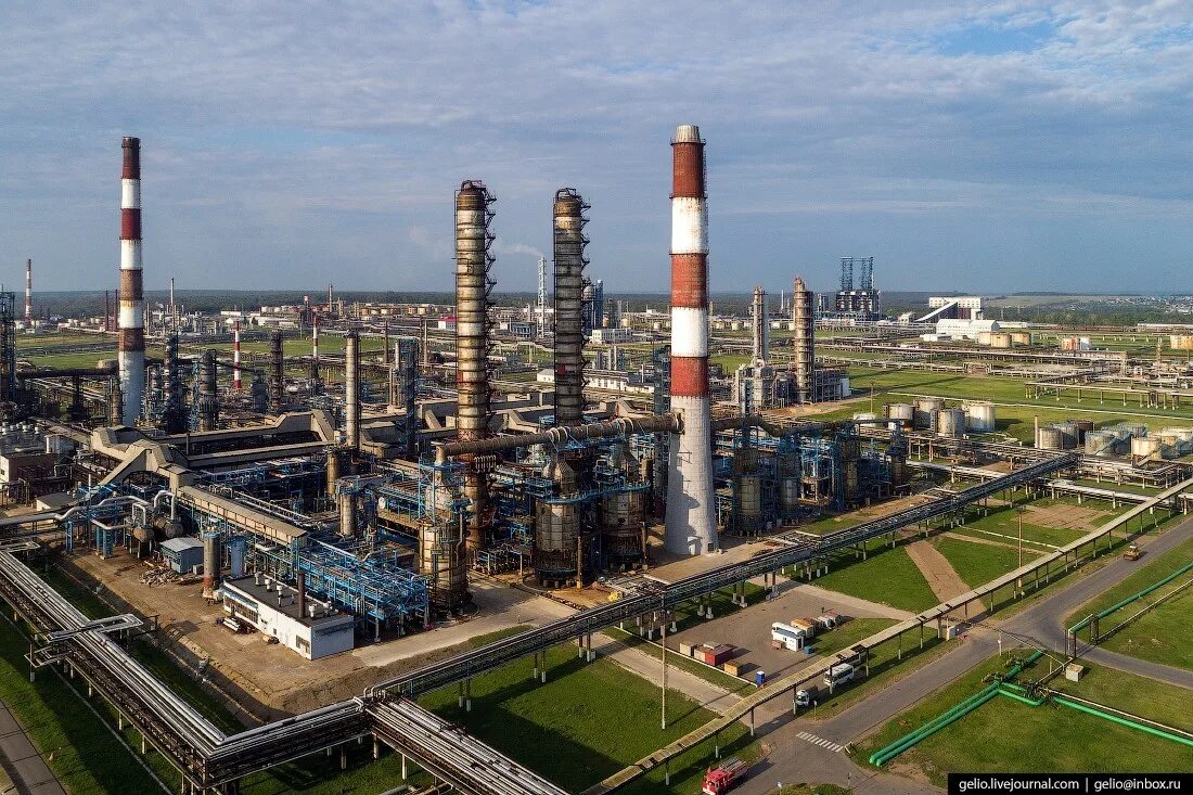 Нефтеперерабатывающий завод расположен в городе. Уфимский нефтеперерабатывающий завод. завод башнефть уфа. уфанефтехим уфа. башнефть унпз уфа.