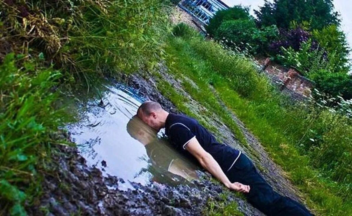 Упавший какое лицо. Таблица местоимений по лицам. Травмы при падении с высоты. Сандро джордано фотограф. Упавший какое лицо.