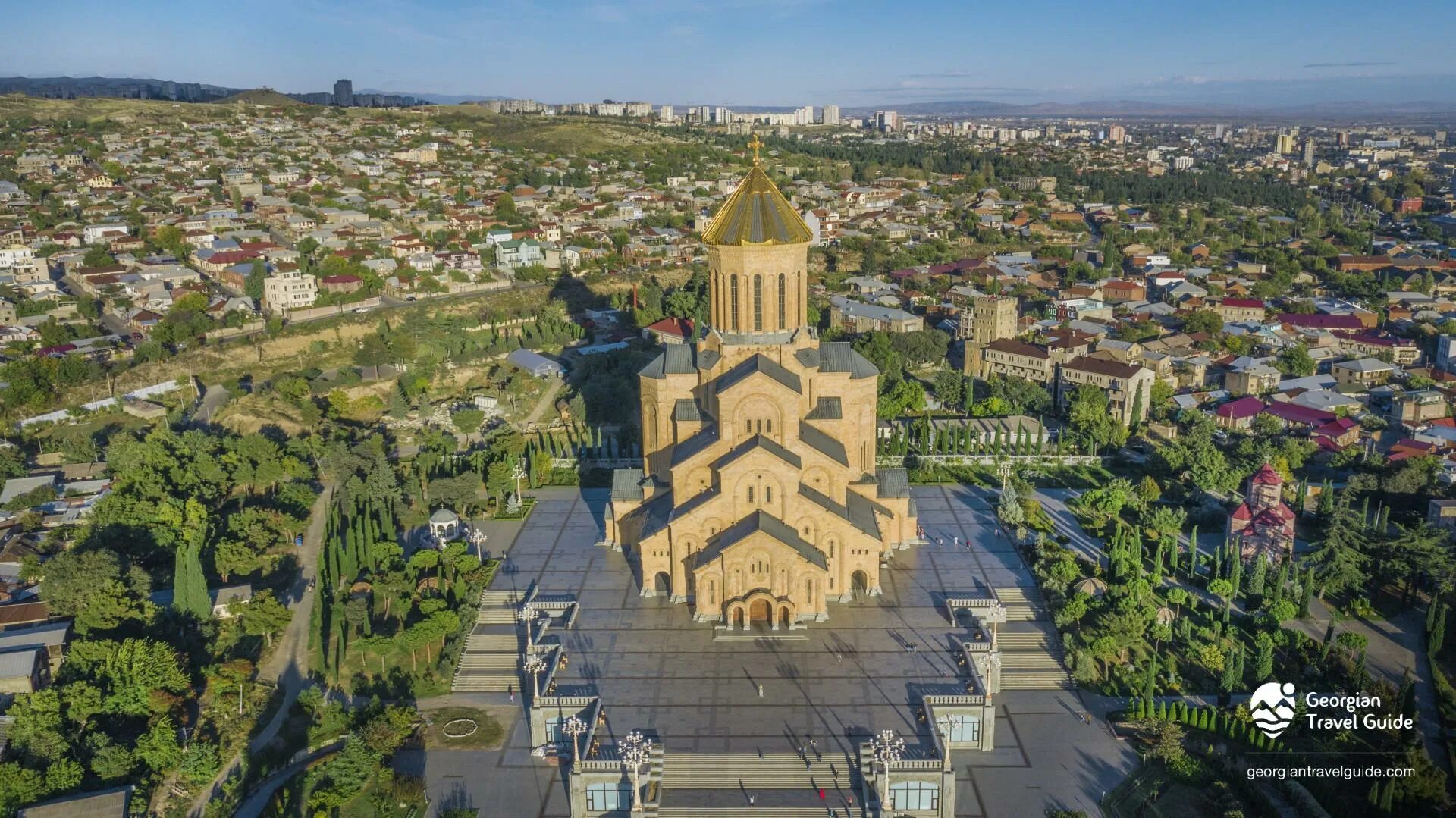 Троица тбилиси. Храм Самеба в Тбилиси.