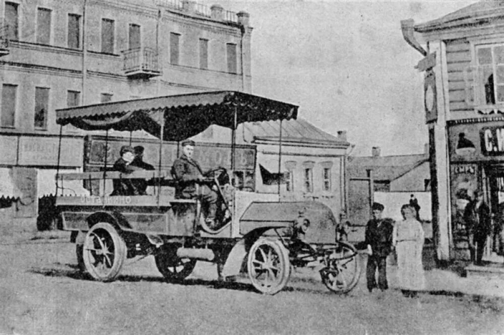 Автобус Даймлер 1907 год. Первый Московский автобус 1907. Первый автобус в Москве 1907 год. «Даймлер» в Москве первый автобус. Первые автобусы в россии