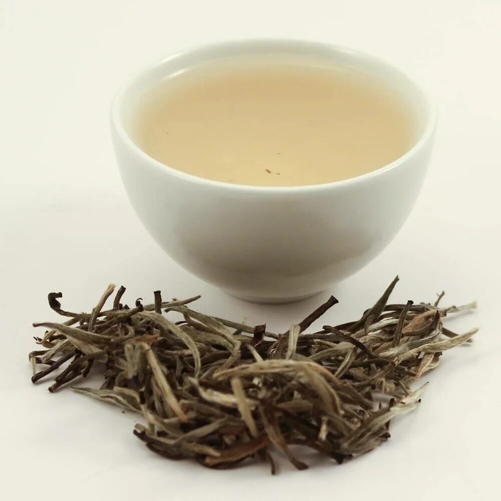 Китайские чаи польза и вред. Белый китайский чай. Белый чай сорта чая. Китайский белый байховый чай. Белый чай Китай.