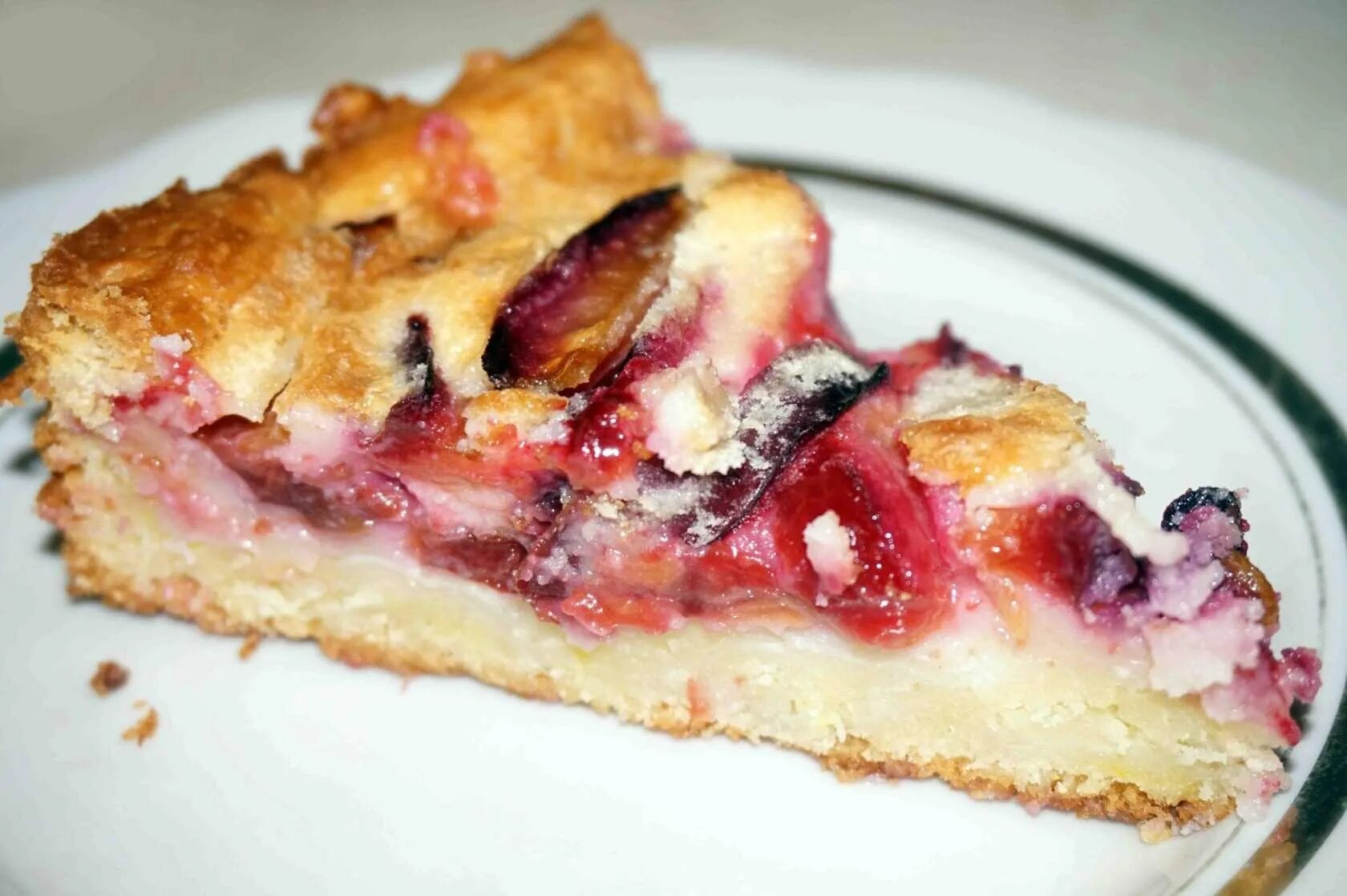 Пирог со сливой. Вкусный сливовый пирог. Пирог со сливой в духовке быстро. Пирог со сливой в духовке быстро. Пирог нью-йорк сливовый.