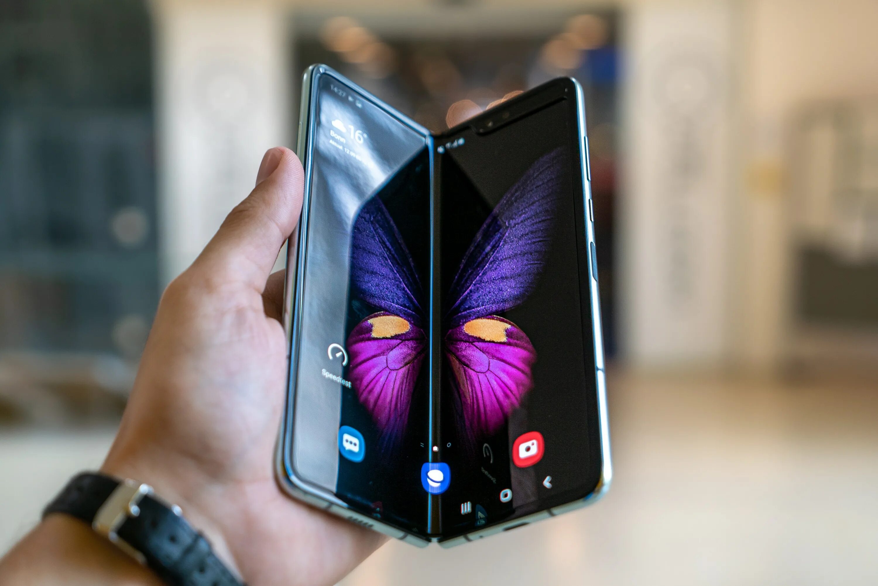 Телефон книжкой новый. Samsung Galaxy z Fold 2. Смартфон Samsung Galaxy z fold3. Samsung Galaxy Fold 2 - складной смартфон. Samsung Galaxy z Fold 1.