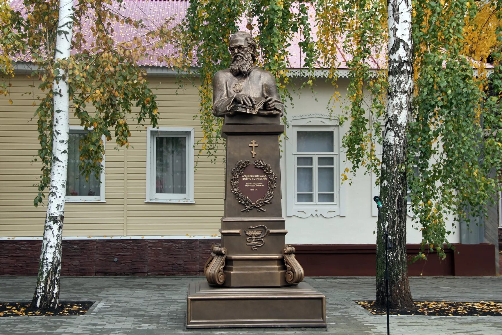 Сайт архиепископа луки тамбов. Дом музей архиепископа Луки в Тамбове. Музей Войно Ясенецкого в Тамбове. Памятник архиепископу луке в Тамбове.