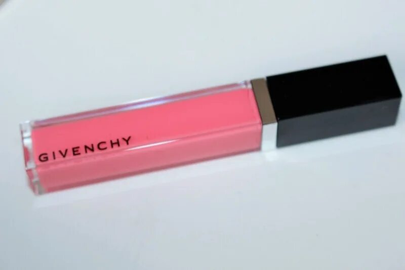 Блеск для губ живанши Глосс интердит 03 тон. Givenchy Gloss interdit тон 08. Givenchy Gloss interdit 01. Блеск для губ Gloss interdit блеск. Блеск для губ gloss отзывы