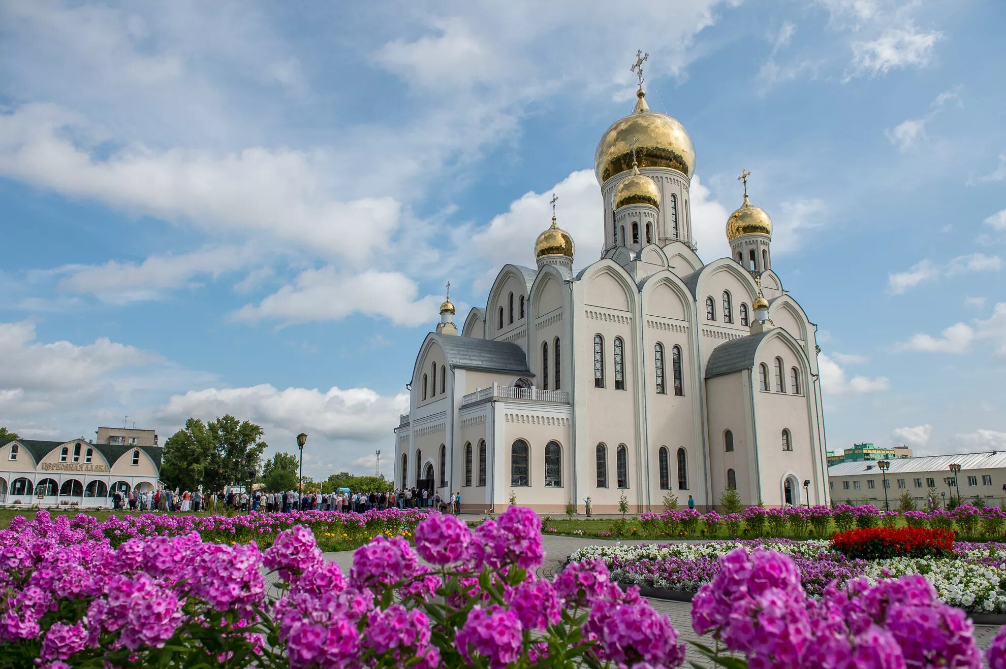 Монастырь на левом берегу. Новосибирск Троице Владимирский храм.