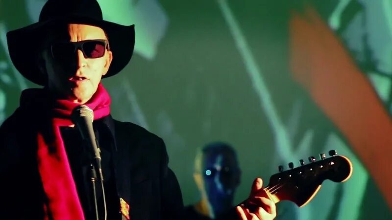 Пикник песня маска. Группа пикник 1986. Группа пикник 2007. Группа пикник клипы. Картины эдмунда шклярского.