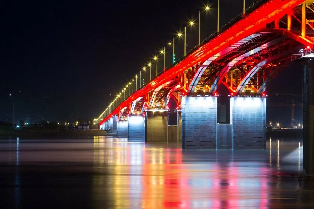 В красноярске на николаевском мосту. Николаевский мост Красноярск. Николаевский мост Красноярск ночью. Четвертый мост Красноярск. 4ый мост Красноярск.