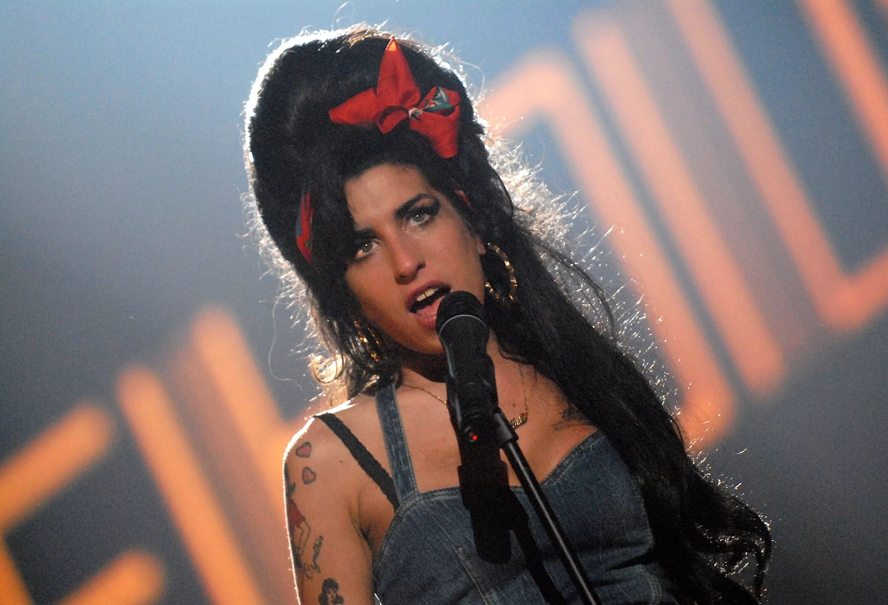 Amy Winehouse. Уайнхаус певица. Британская певица Эми Уайнхаус. Эми Уайнхаус фото. Рок звезда умерла