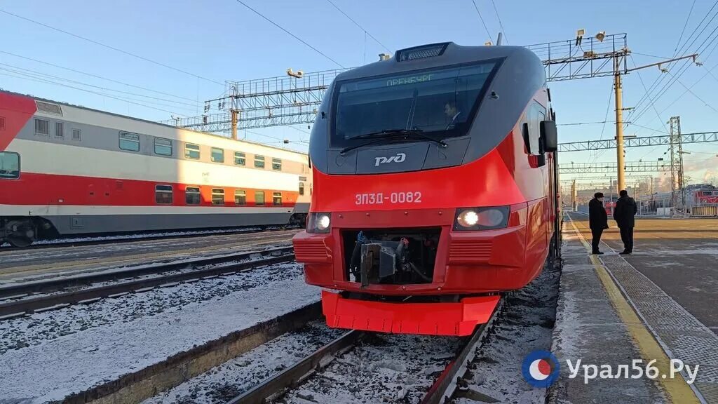 Скоростная электричка оренбург. Электропоезд Орск Оренбург. Ласточка Орск Оренбург. Электричка Оренбург Орск. Ласточка поезд Оренбург.