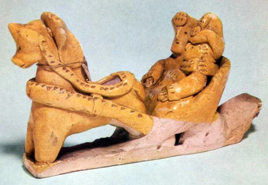 В каком веке были игрушки. Старооскольская глиняная игрушка Коник. Романовская глиняная игрушка свистулька. Старинная русская игрушка. Древняя глиняная игрушка.