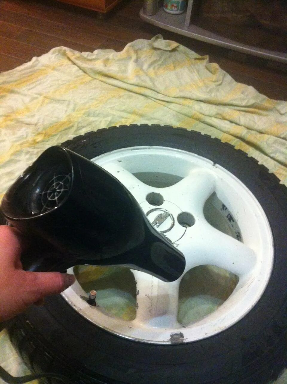 Как покрасить диски баллончиком. Порошковая краска в баллончиках для дисков. Покрасил диски из баллончика. Как покрасить диски баллончиком. Покрасить литые диски.