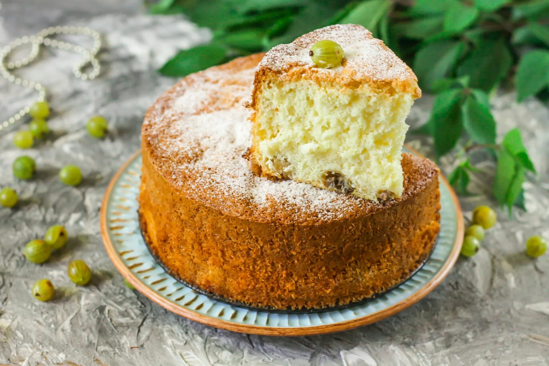 Шарлотка с крыжовником отзыв. Шарлотка с крыжовником. Шарлотка с крыжовником в духовке. Шарлотка с крыжовником. Шарлотка с крыжовником.