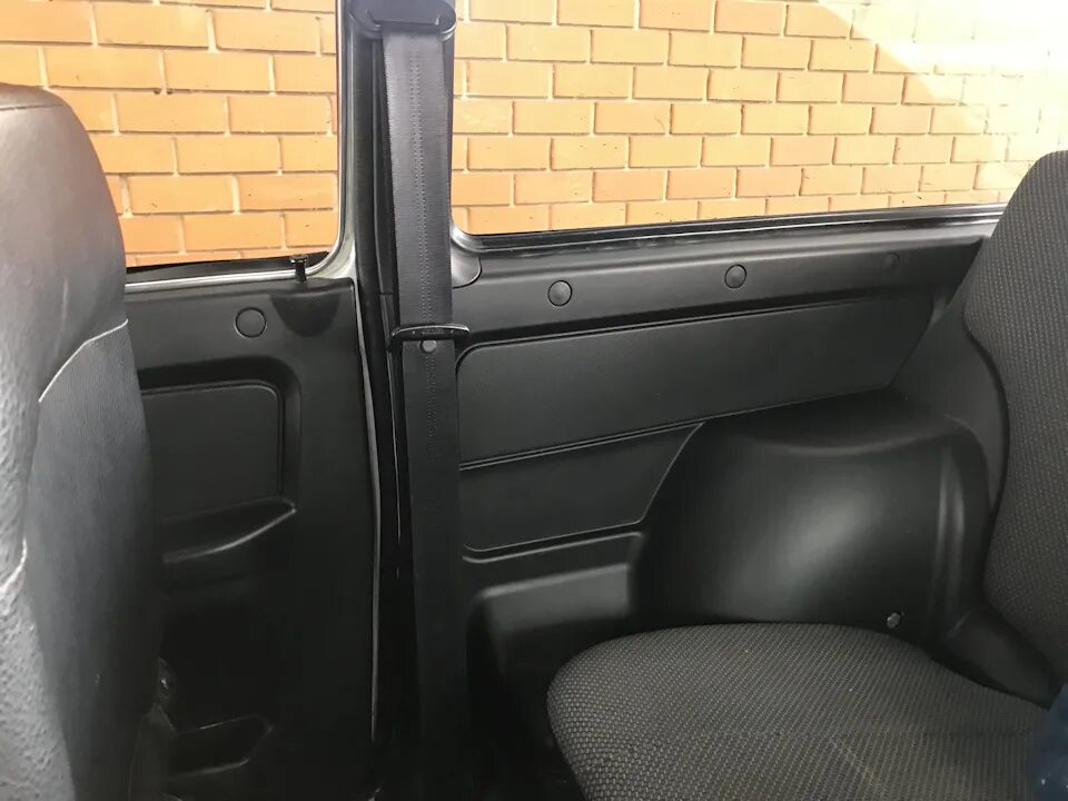 Характеристики Комплект вставок для дверных обшивок Lada Niva, Lada Niva Urban, 