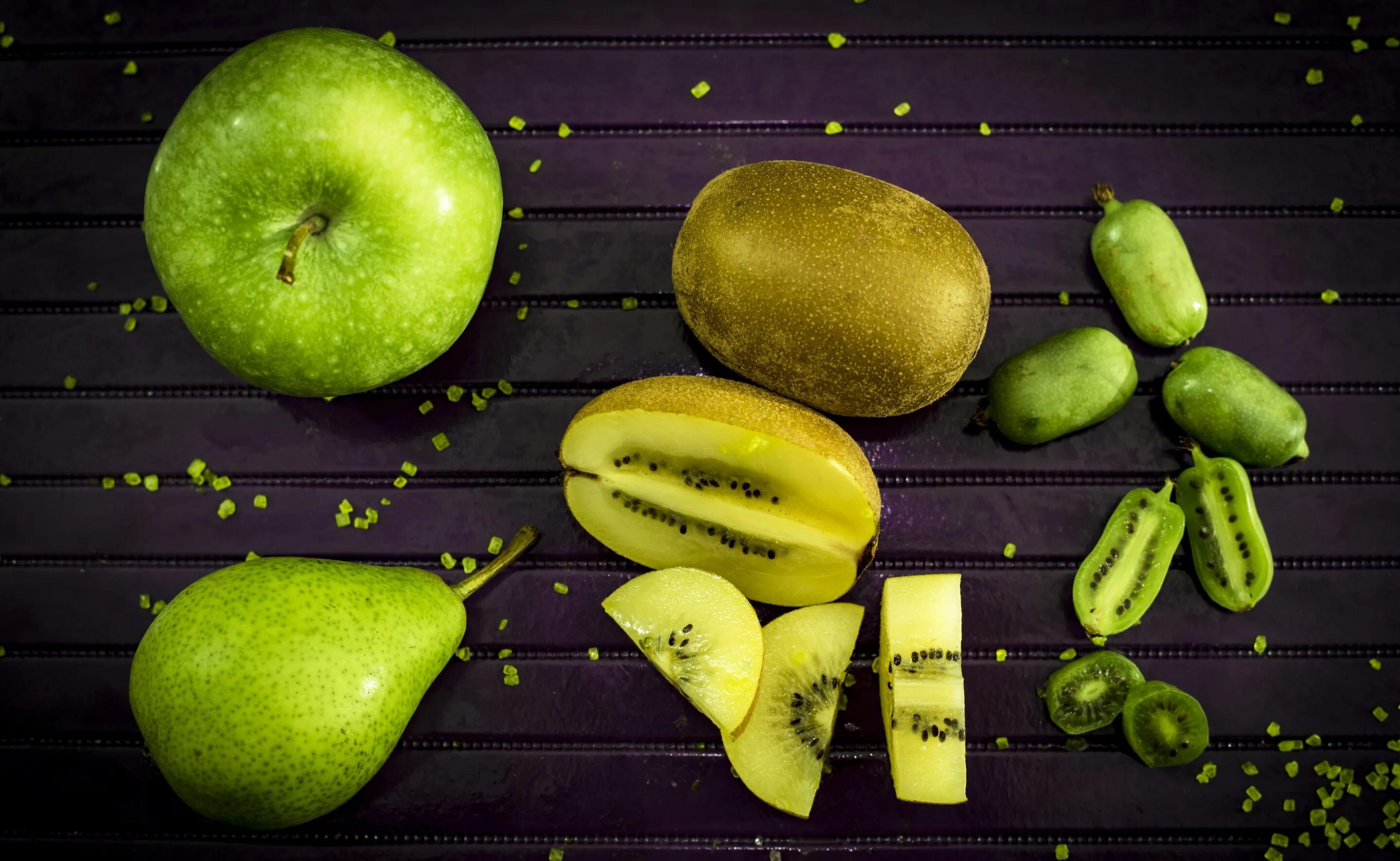 Яблоко киви огурец. Зеленый фрукт. Зеленые овощи и фрукты. Фрукты сверху. Сочные фрукты.