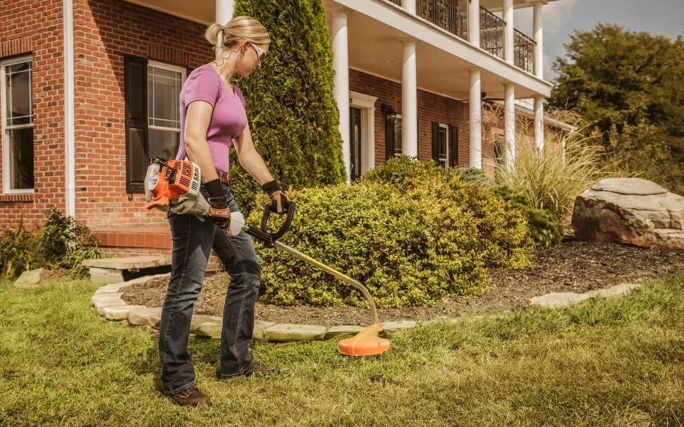 Триммер для покоса травы бензиновый. Газонокосилка на траве. Stihl fse 52. Триммер для кошения травы16100022. Триммер стига.