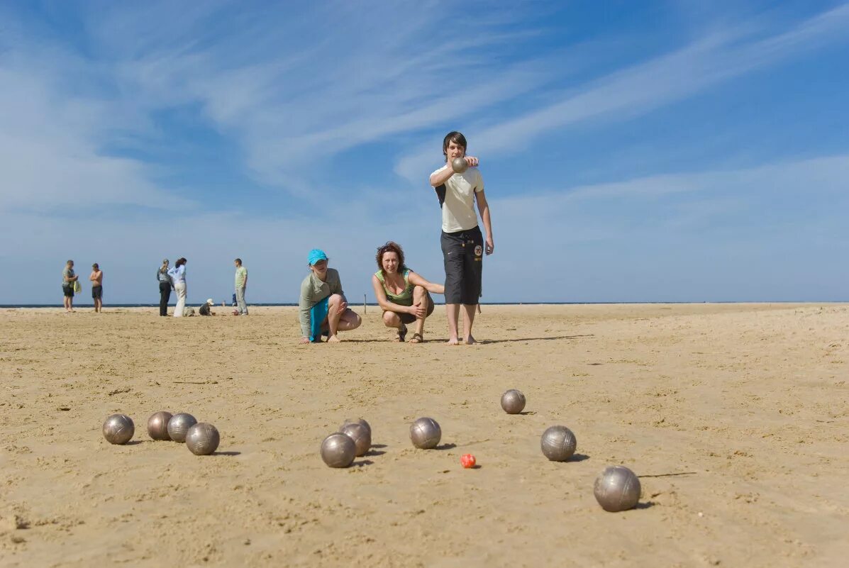 Кинуть шарик. Петанк Боча. Petanque игра. Французская игра петанк. Кашанет петанк.