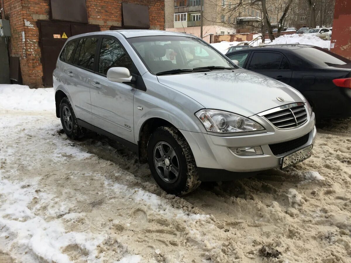 Кайрон продажа. Саньенг Кайрон 2009г. SSANGYONG Kyron серебристый. Кайрон серебристый 2009 года автомат. Серебристый SSANGYONG Kyron 10 года.