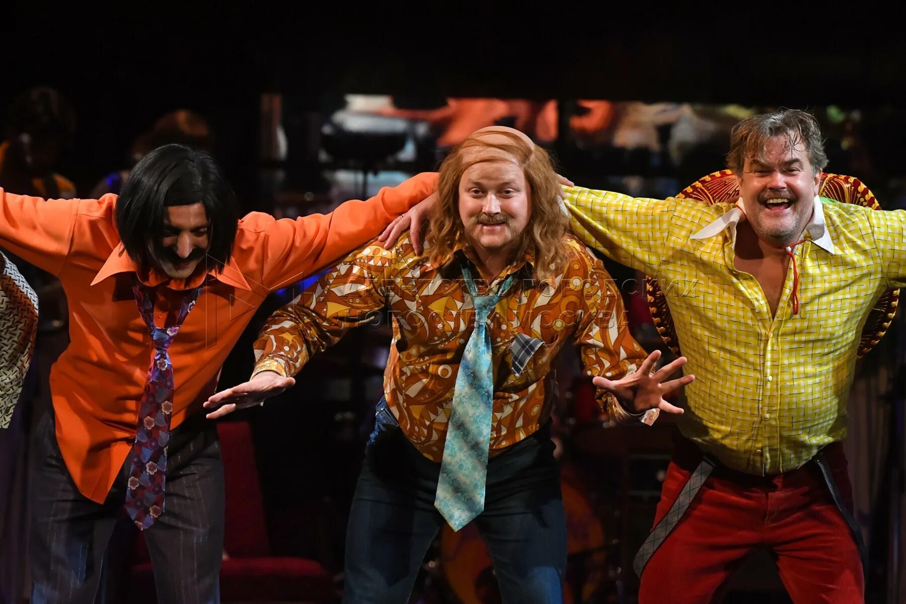 Губернский театр зал спектакль энергичные люди 2023 вертикальные. Шукшин энергичные люди мгт. Губернский театр энергичные люди. Шукшин энергичные люди спектакль. Энергичные люди спектакль губернский театр актеры.