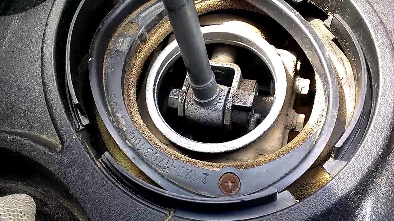 Кулиса коробки шевроле нива. Подвес кулисы нива шевроле. Как отрегулировать кулису на шевроле. Как отрегулировать кулису на шевроле. Шевроле лачетти люфт кулисы кпп.