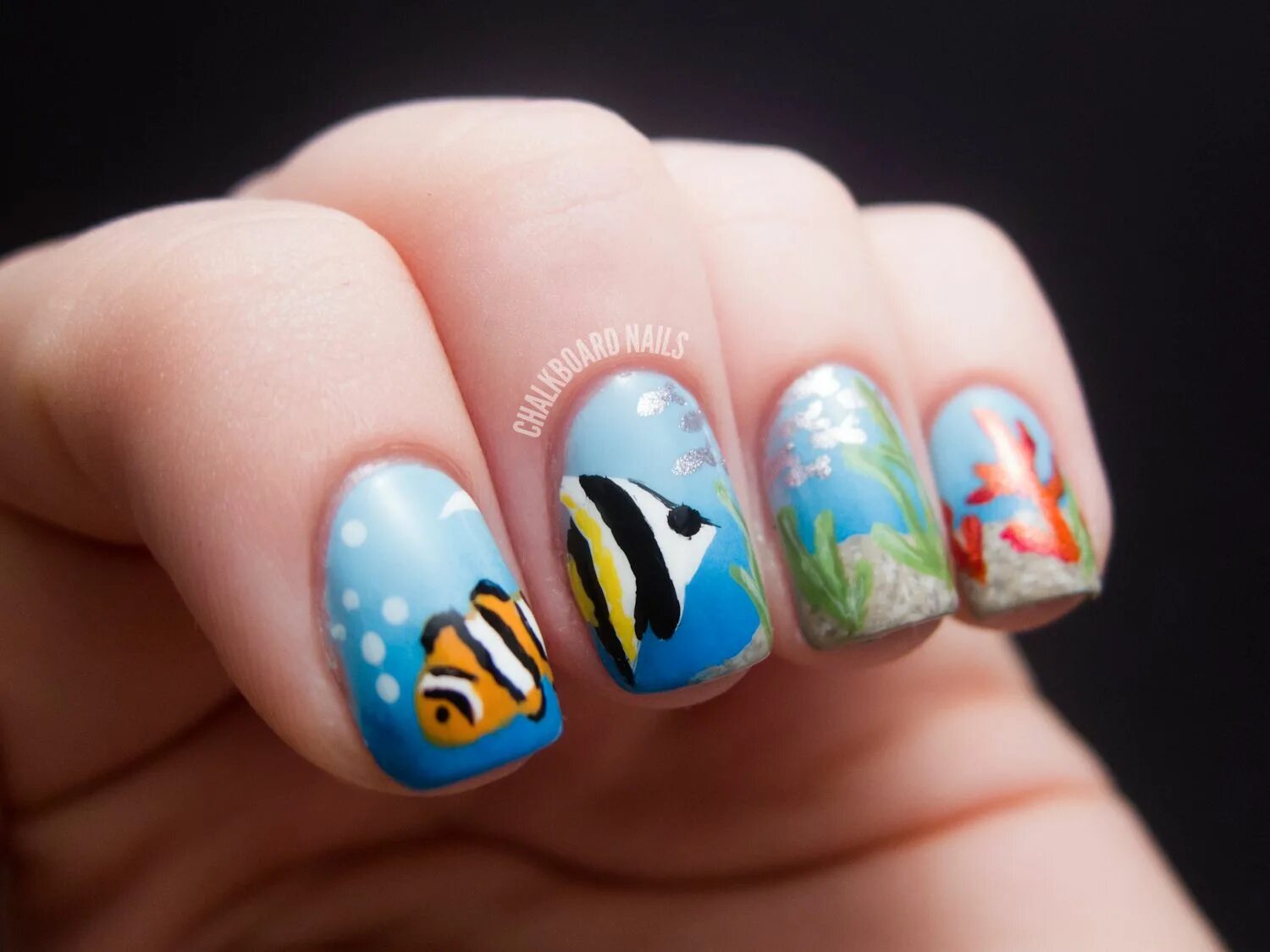Маникюр с рыбками фото 10 популярных идей на тему "aquarium nails" для вдохновения
