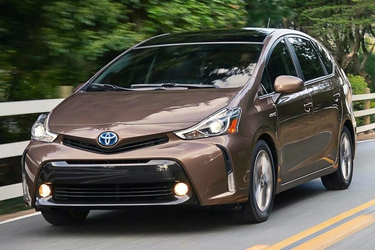 Японские автомобили марки. Toyota Prius v. Toyota Prius 2015. Тойота Приус v 2015. Тойота японская гибрид Приус.