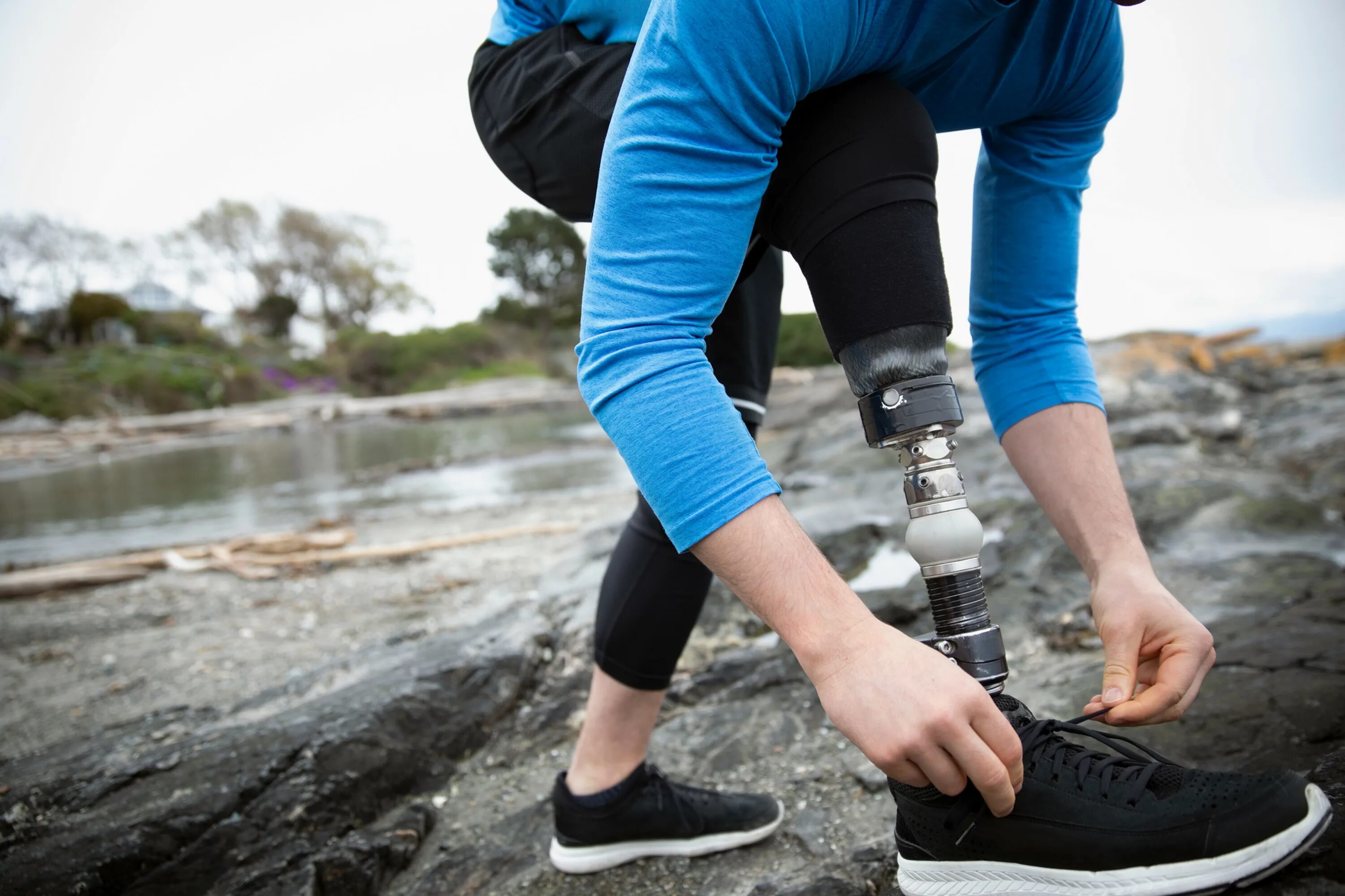 Какая вода для ног. Пробует воду ногой. Беговой протез найк. Prosthetic Legs Runner.