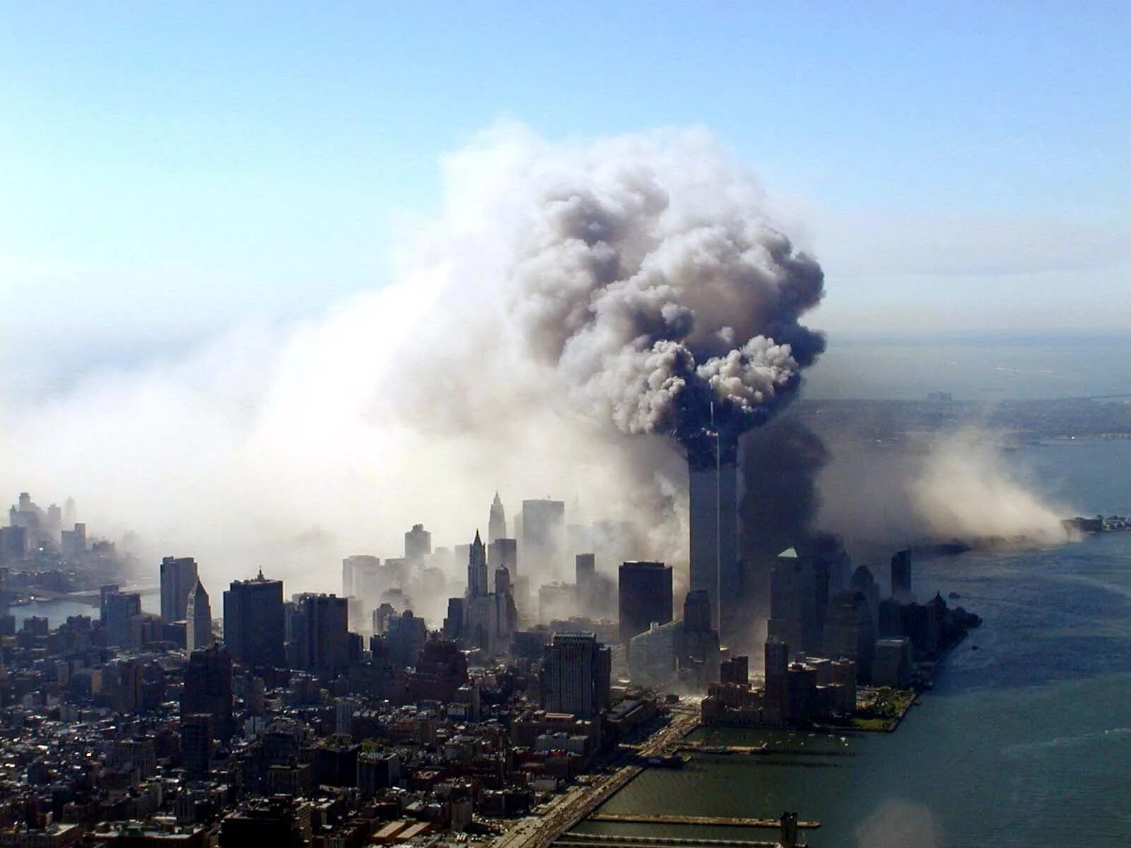 Разговор 11 сентября. Башни Близнецы 11 сентября. Нью-Йорк, Манхэттен, 11 сентября 2001 года.