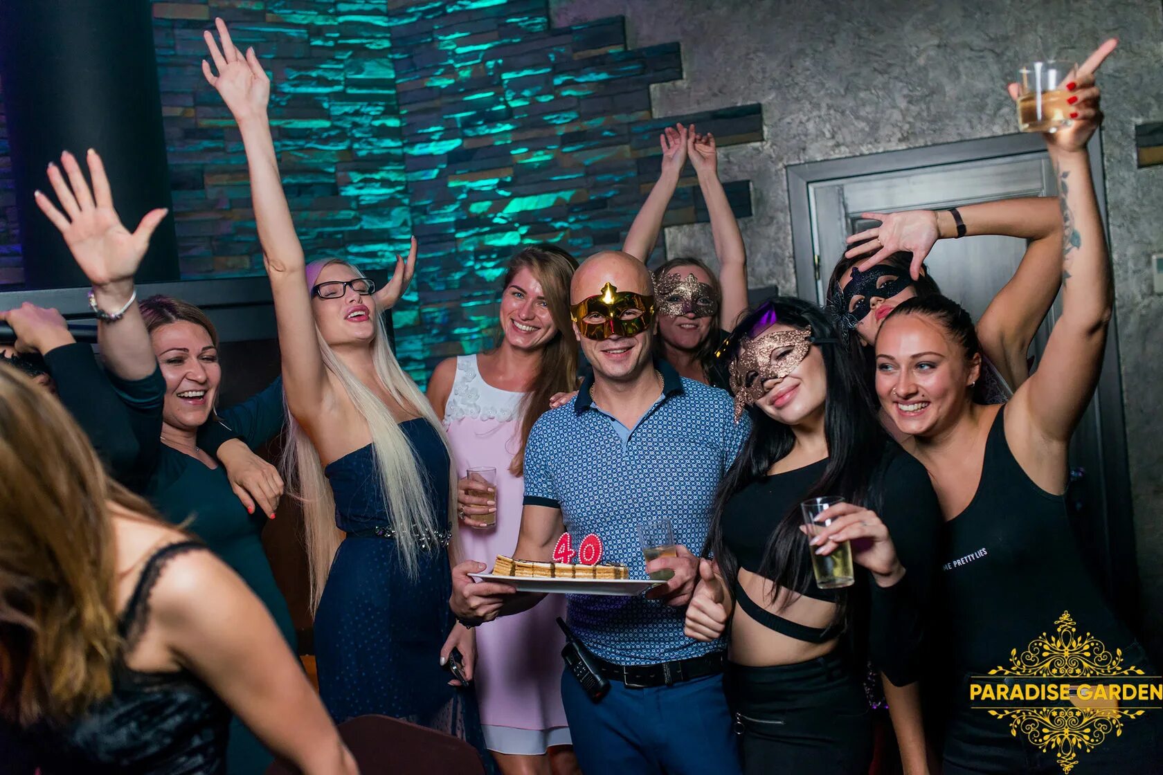 Вечеринка в свингер клубе. Свинг вечеринки германия. Закрытые свинг клубы. Закрытые свинг клубы. Закрытые вечеринки.