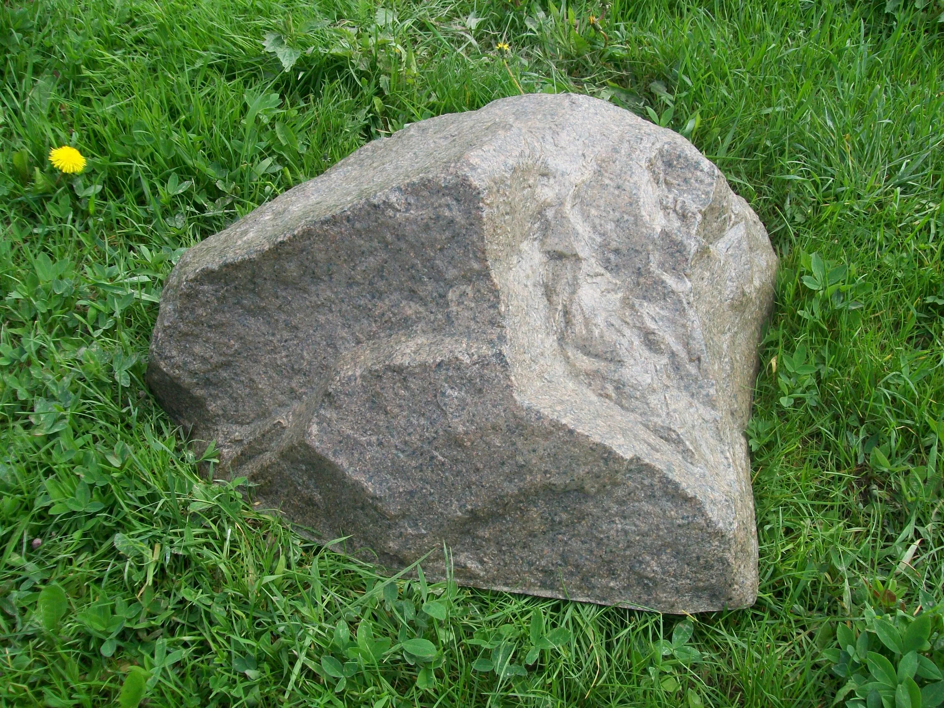 Камень. Камень обычный. Камень валун. Камень булыжник.