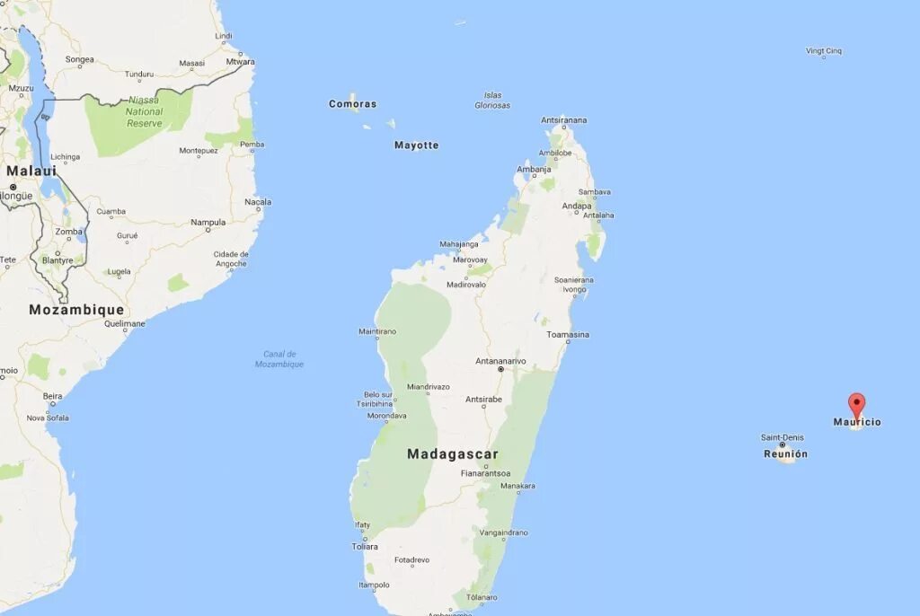 Где остров мадагаскар. Мадагаскар Мозамбикский пролив. Мозамбикский пролив на карте полушарий. Остров Мадагаскар на карте. Остров Мадагаскар на карте Африки.