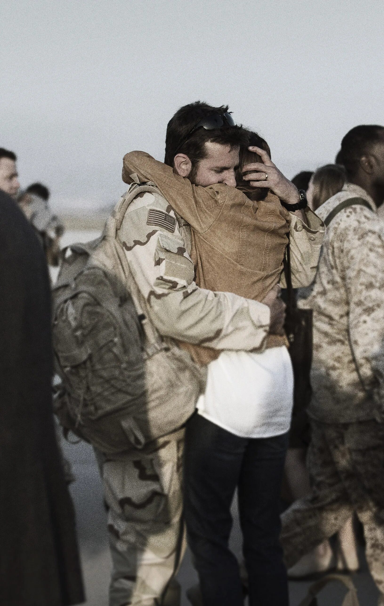 Снайпер с брэдли купером. Снайпер «american sniper» (2014). брэдли купер американский снайпер. снайпер фильм 2014 брэдли купер. снайпер фильм 2014 клинт иствуд.