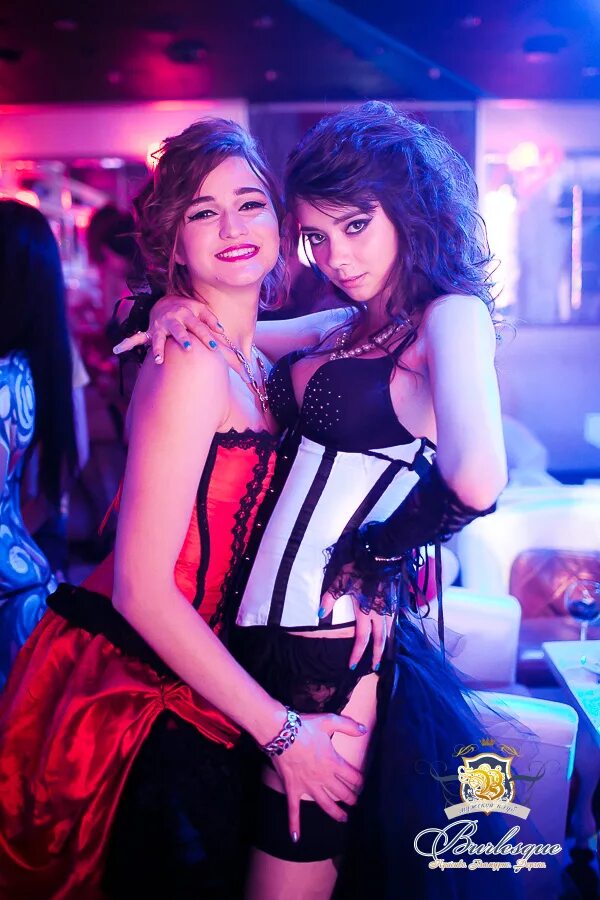 Burlesque москва. Бурлеск питер. Бурлеск магнус локус. Бурлеск шоу москва. Бурлеск минск.