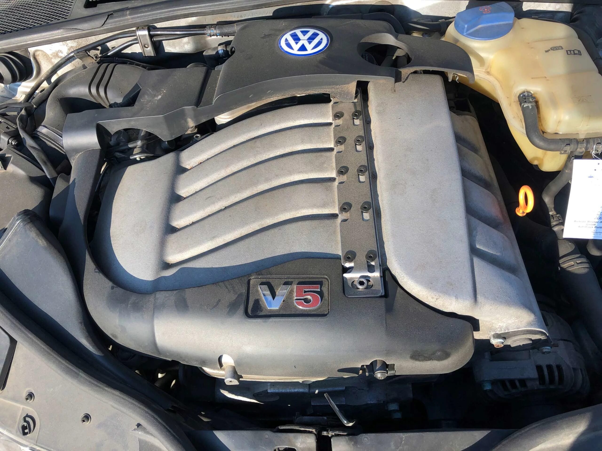 B 5 v5. Volkswagen Passat v5 мотор. VW Passat b5 мотор. Двигатель VW Passat b5 2.3. Volkswagen 2.3 v5 мотор.