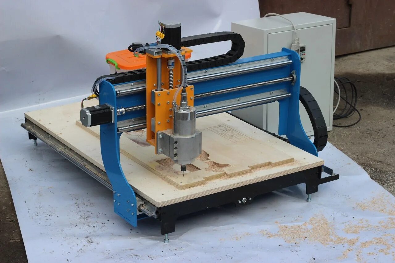 Настольный фрезерный станок по дереву с чпу. Cnc фрезерный станок. фрезеровочный станок с чпу. 675 фрезерный станок cnc. фрезерный станок с чпу по дереву макита.