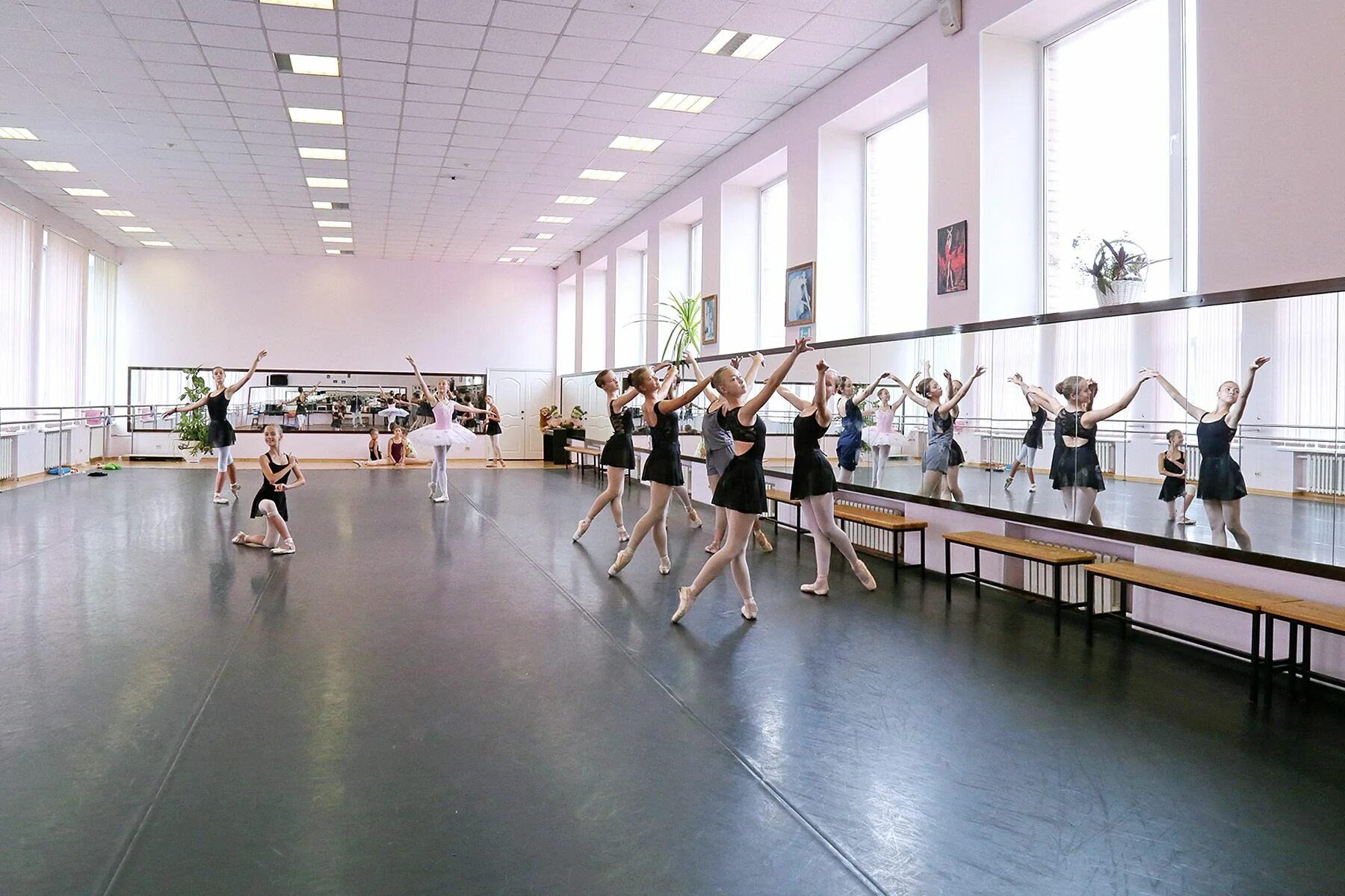 Московская академия хореографии. Балетная школа кемерово новая. Балетная академия вагановой. Балет академия вагановой дети. Владивосток московская государственная академия хореографии.