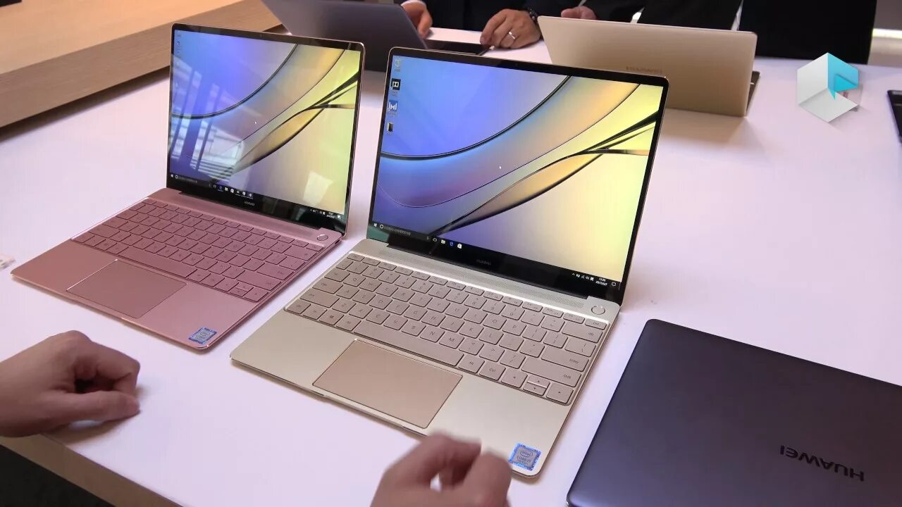 Huawei matebook d игры. Huawei MATEBOOK золотой. Huawei MATEBOOK 13 розовый. Huawei MATEBOOK E внешний монитор. Huawei MATEBOOK 13 Rose Gold.